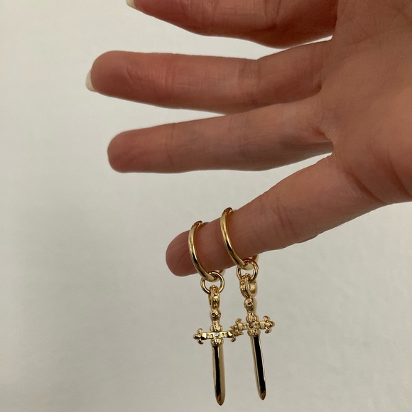 New Vanessa Mooney gold ALEXANDRA HOOP EARRINGS - Picture 9 of 12